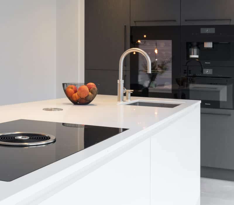 Moderne witte hoogglans keuken